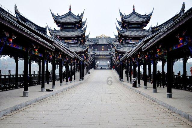 父母在老家被邻居欺负了怎么办？游戏画面